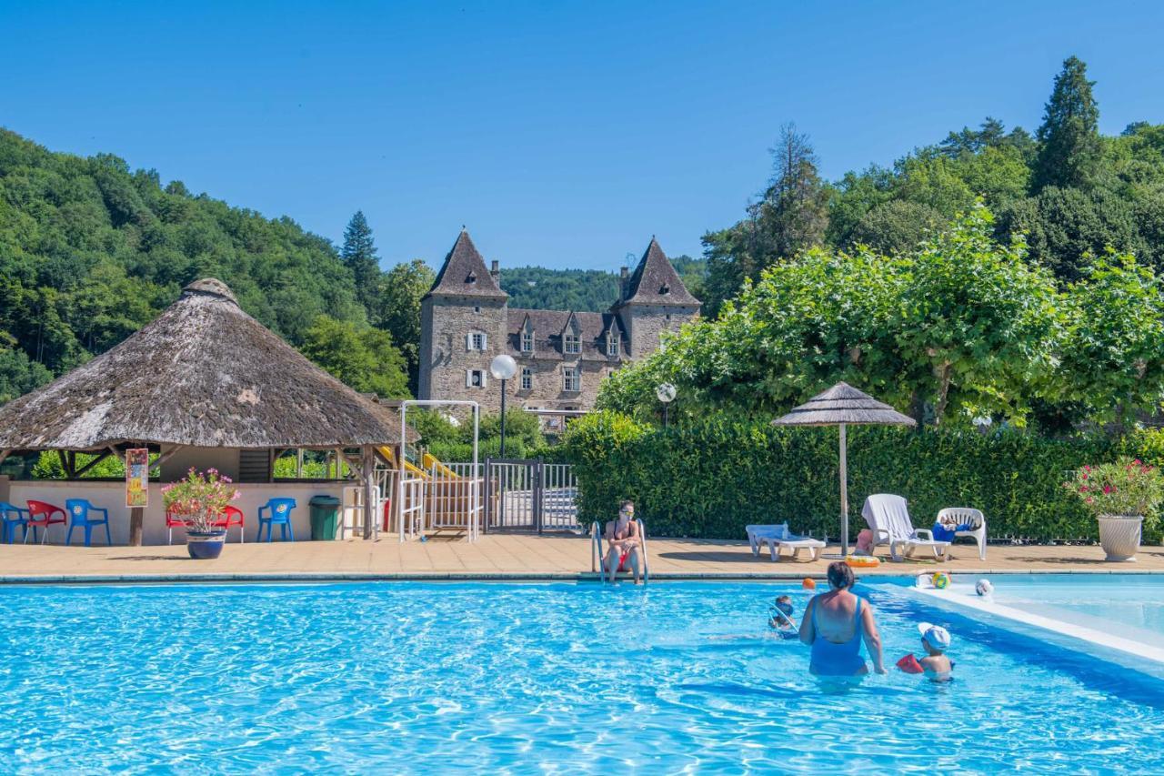 Camping Le Chateau Du Gibanel Saint-Martial-Entraygues Exteriör bild