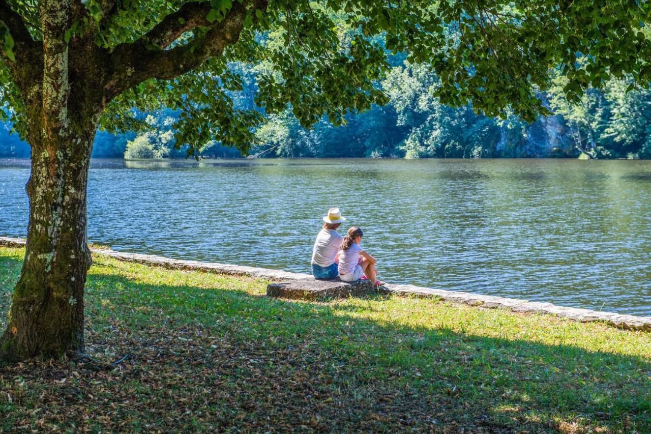 Camping Le Chateau Du Gibanel Saint-Martial-Entraygues Exteriör bild