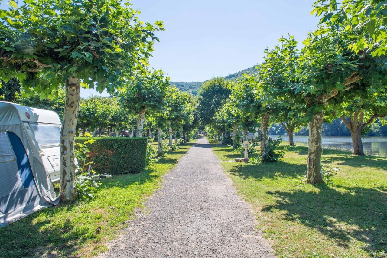 Camping Le Chateau Du Gibanel Saint-Martial-Entraygues Exteriör bild