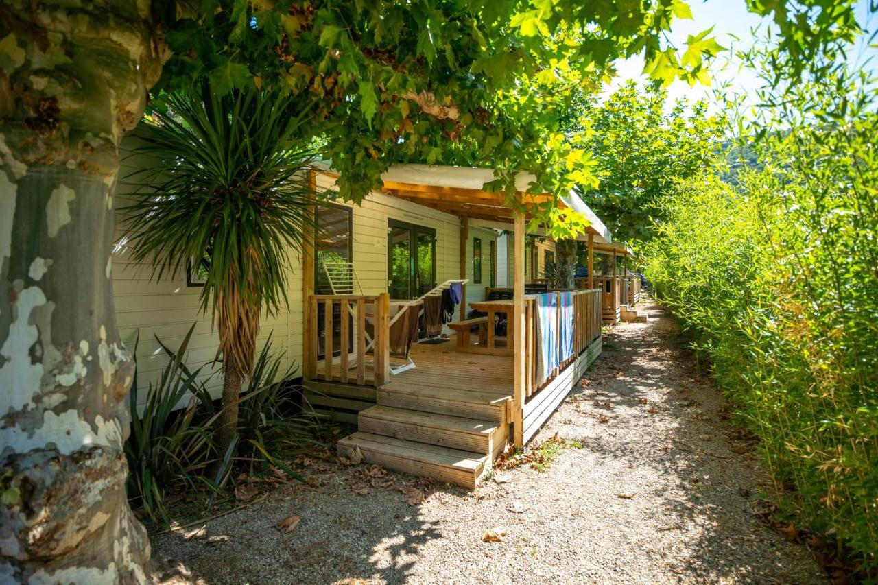 Camping Le Chateau Du Gibanel Saint-Martial-Entraygues Exteriör bild