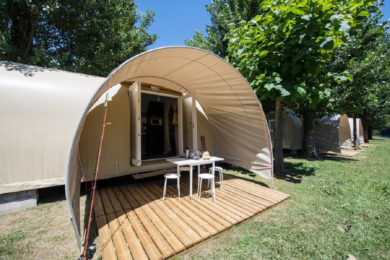 Camping Le Chateau Du Gibanel Saint-Martial-Entraygues Exteriör bild