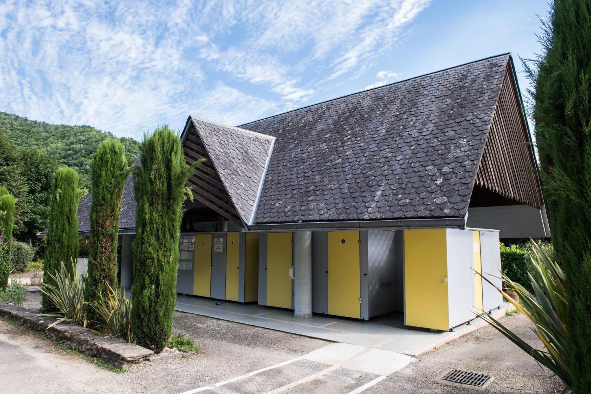Camping Le Chateau Du Gibanel Saint-Martial-Entraygues Exteriör bild