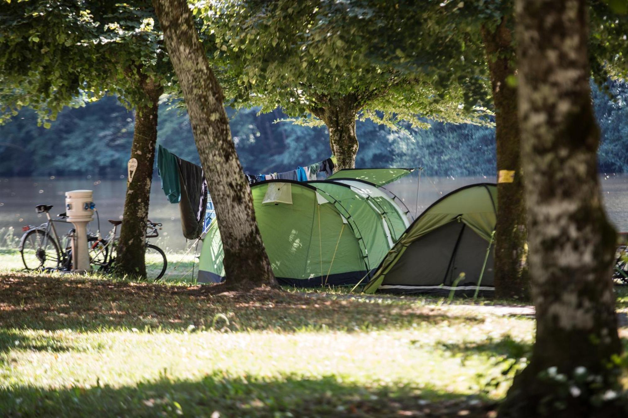 Camping Le Chateau Du Gibanel Saint-Martial-Entraygues Exteriör bild