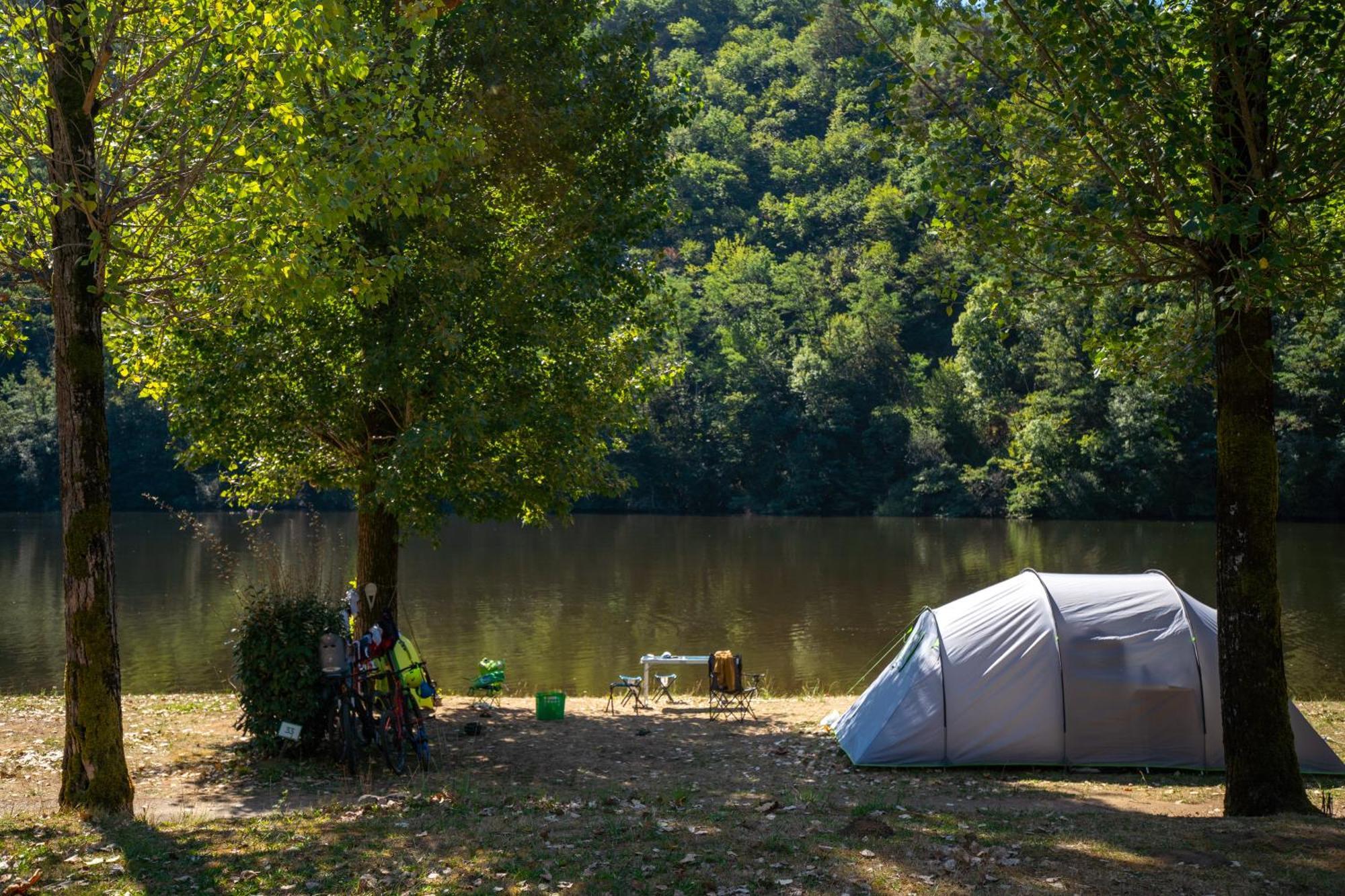 Camping Le Chateau Du Gibanel Saint-Martial-Entraygues Exteriör bild