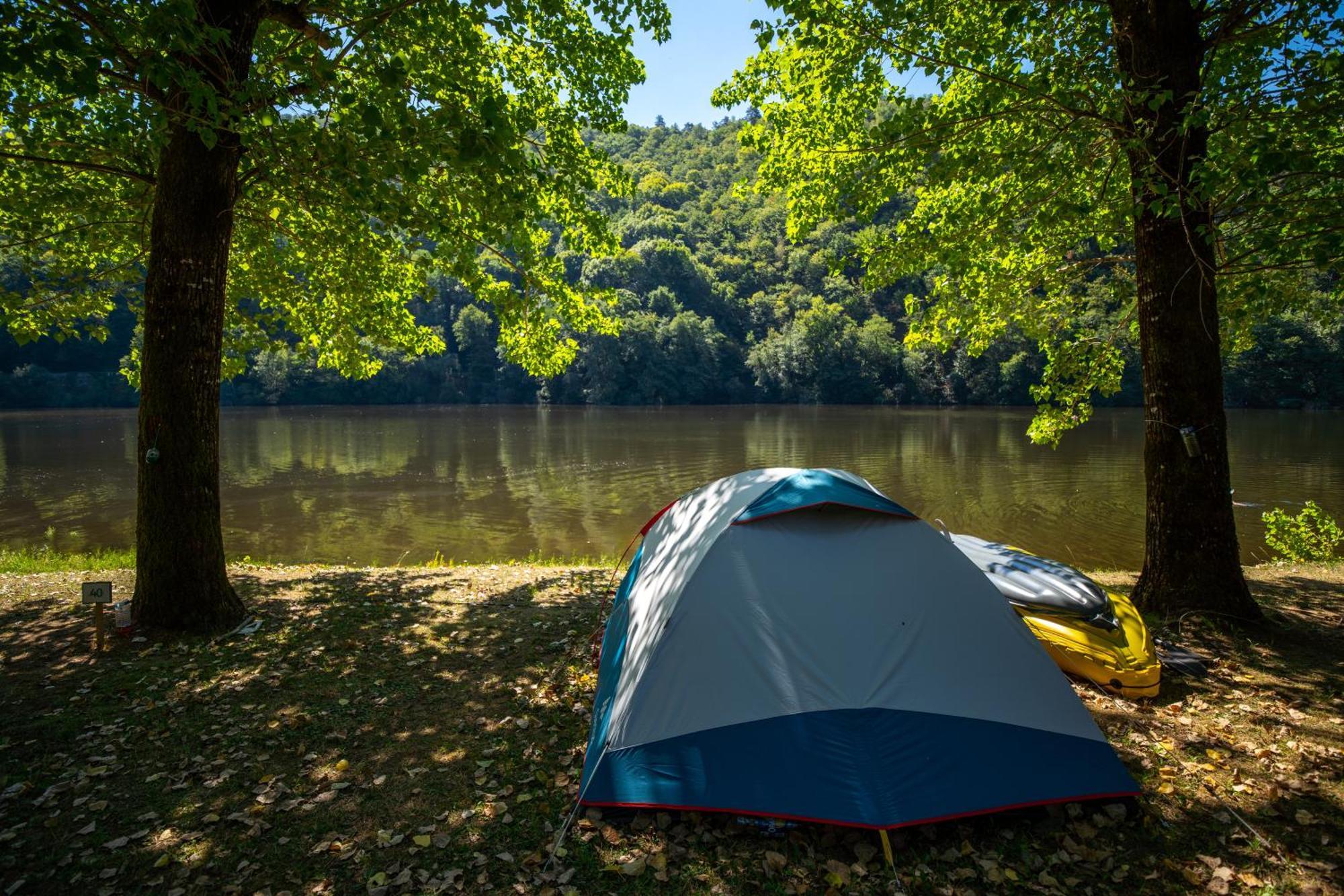 Camping Le Chateau Du Gibanel Saint-Martial-Entraygues Exteriör bild