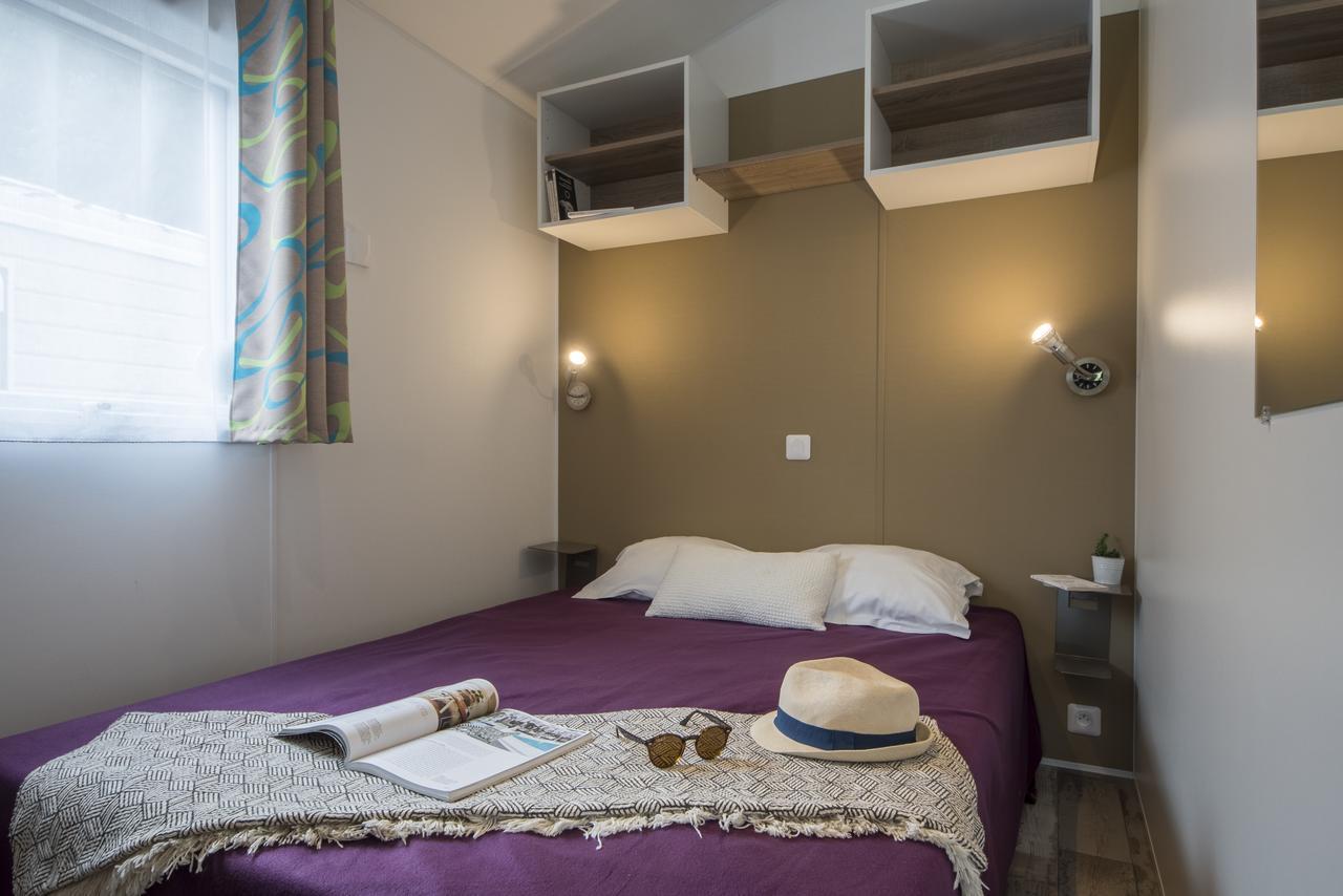 Camping Le Chateau Du Gibanel Saint-Martial-Entraygues Exteriör bild