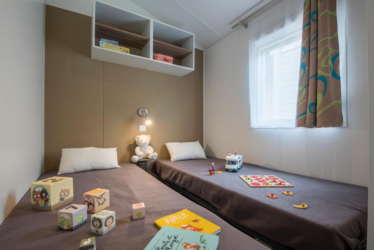 Camping Le Chateau Du Gibanel Saint-Martial-Entraygues Exteriör bild