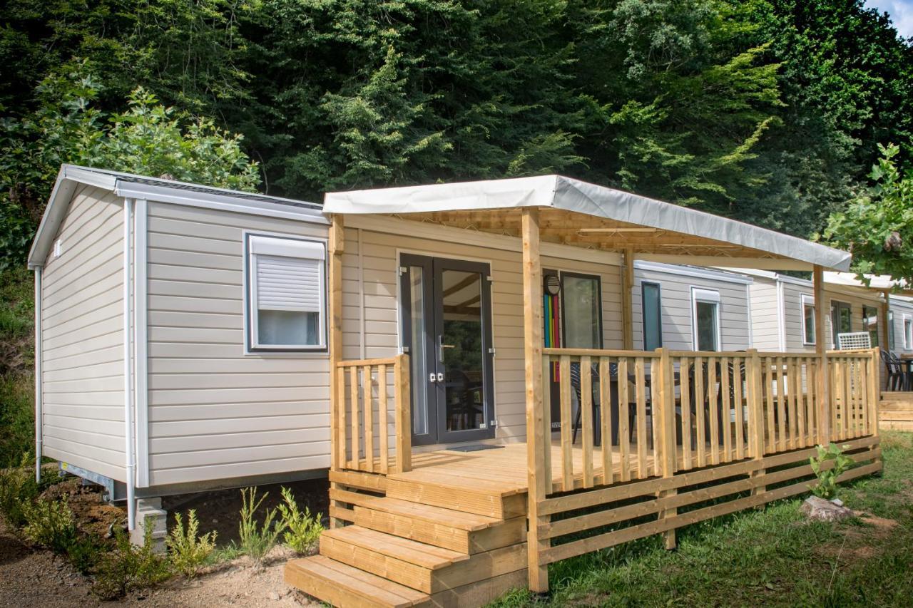 Camping Le Chateau Du Gibanel Saint-Martial-Entraygues Exteriör bild